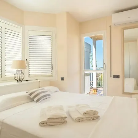 Comfortable House In With Shared Pool Sitges
