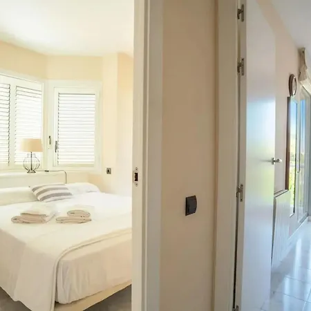 Comfort House: Shared Pool Retreat * Sitges