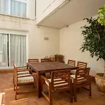 Comfortable House In With Shared Pool *