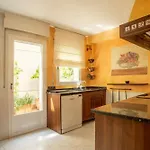 Дом отдыха Comfortable House In With Shared Pool